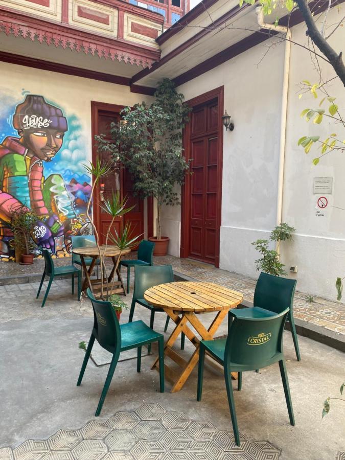 La Casa Roja Hostel Santiago Exterior photo